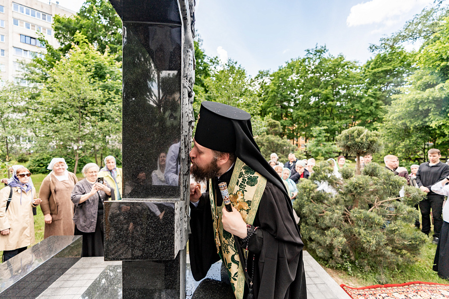 Божественная литургия в День Святого Духа в Троицком храме в Наташине города Люберцы